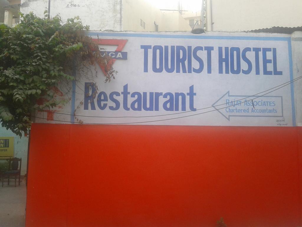 Radiant Ymca Tourist Hostel Varanasi Exteriör bild